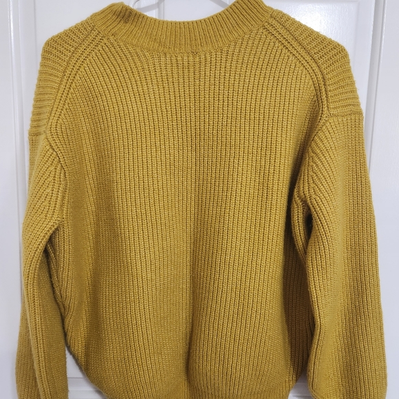 H&M Sweater - Picture 2 of 3